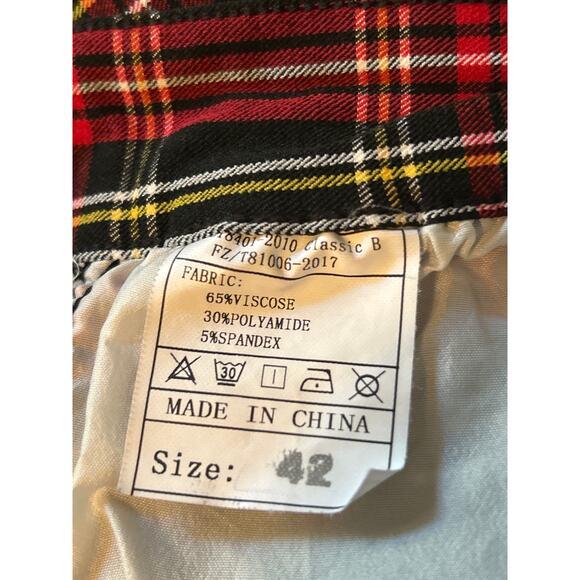 GUC Women's Red/Black Plaid Stretchy Pants Pockets Size 42 (Waist 36") - Picture 3 of 4